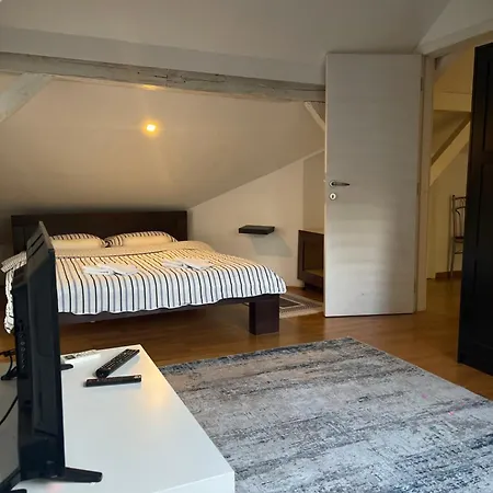 Double Bedroom In Apartment